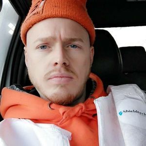 Meet your Posher, Devin